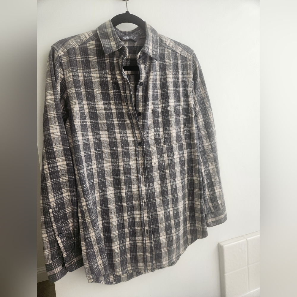 The North Face Women's Button Down Long Sleeve Shirt XS